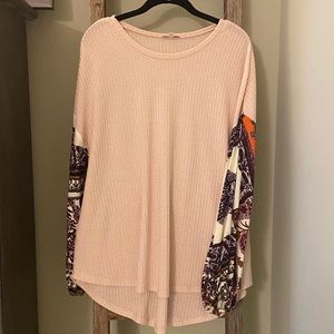 CREAM BLOUSE WITH PRINTED SLEEVES